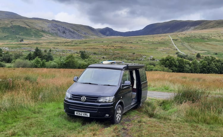 Schöner 4-Bett-Wohnmobil VW T5.1 - Das Abenteuer erwartet Sie!