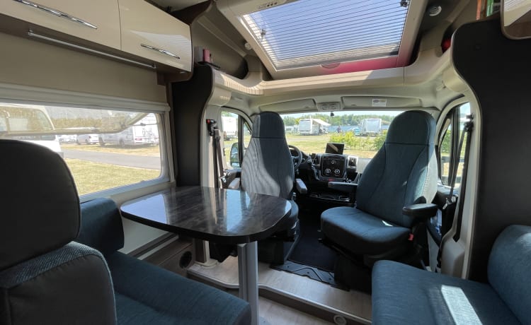 Camping-car double luxe Chausson - 2014 - Entièrement meublé - Lit Queen