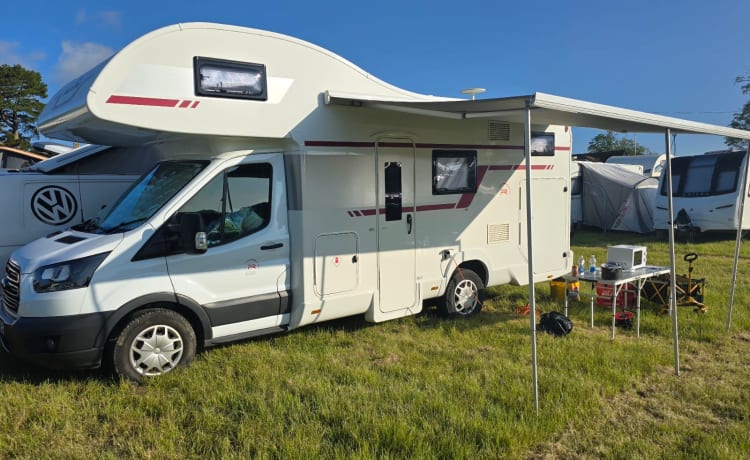 Max – 'Relax in Max' - Modern, Fully Equipped, 6-Berth Motorhome. 