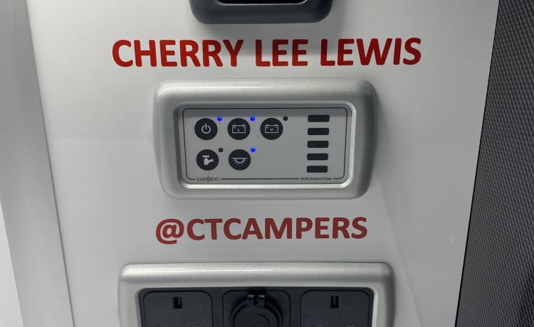 Cherry Lee Lewis – Schitterende T6.1 4 tot 8-persoons camper uit 2020