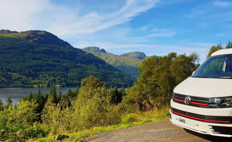 Wallace – VW T6 Camper mit 4 Schlafplätzen in Derbyshire