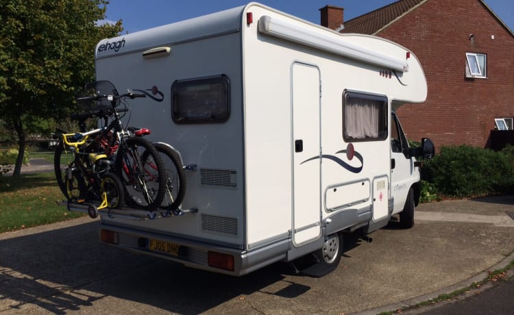 Mel – Fiat Family Camper met 5 slaapplaatsen, 6 zitplaatsen met gordels