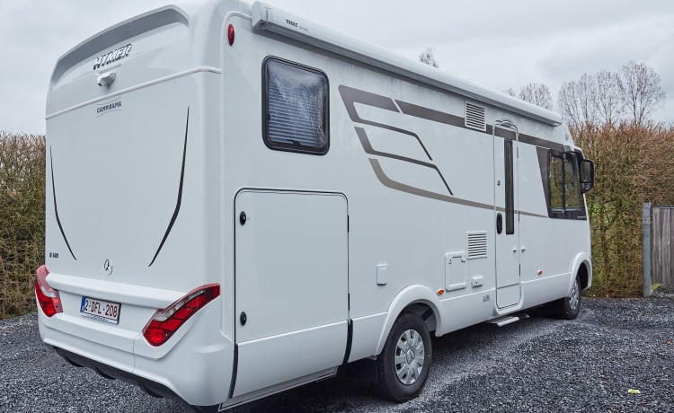 Confortable Hymer 680 BMC Integral (2023). Réservez dès maintenant pour 2024 !