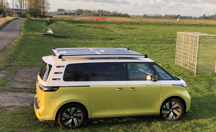 Op vakantie met deze volledig elektrische kampeer bus, de VW ID BuZz 🐝 