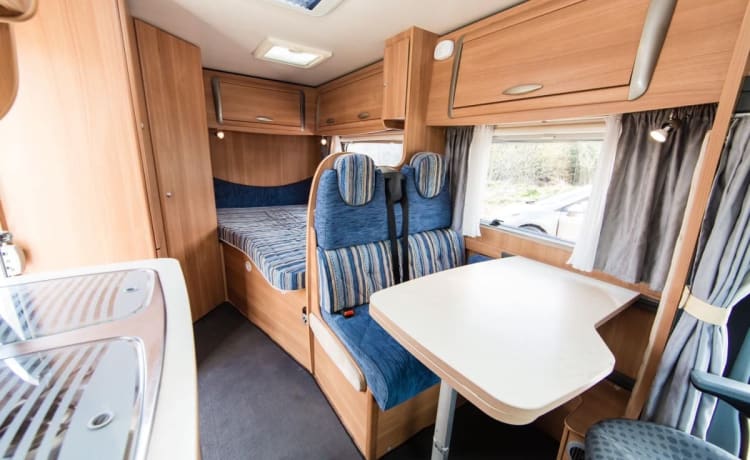 Poppy – 2-persoons camper - Chausson