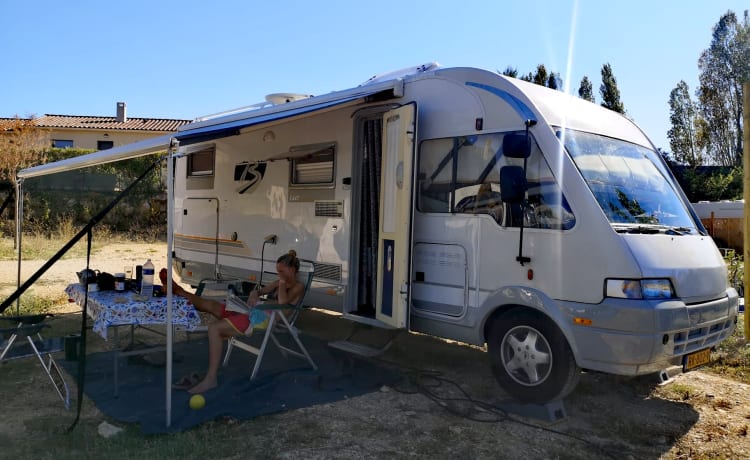 Camper intégral spacieux Bürstner Elegance 647I