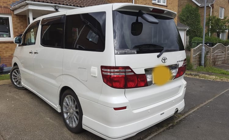 White Camper – Toyota Alphard Family Campervan für Ihren Aufenthalt