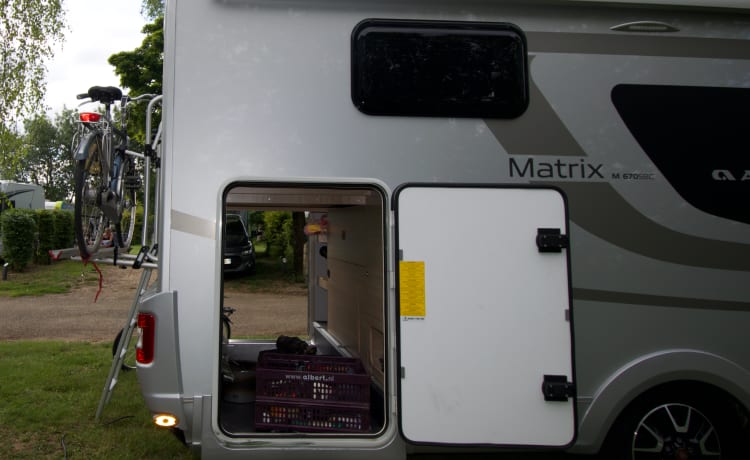 ADRIA Matrix SBC 670 - 50 jaar Silver Collection – "My camper is my castle" READY TO GO EVERYWHERE YOU NEED TO GO