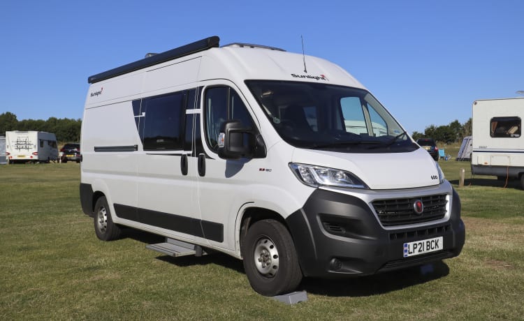 Sunlight Cliff 600 Wohnmobil mit 3 Schlafplätzen und festem Bett