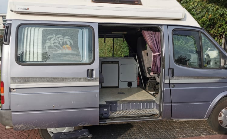 4p Ford campervan uit 1998