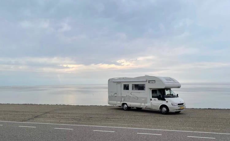 Onze supergezellige camper! – Belle Ford Rimor 678 spacieuse pour 6 personnes