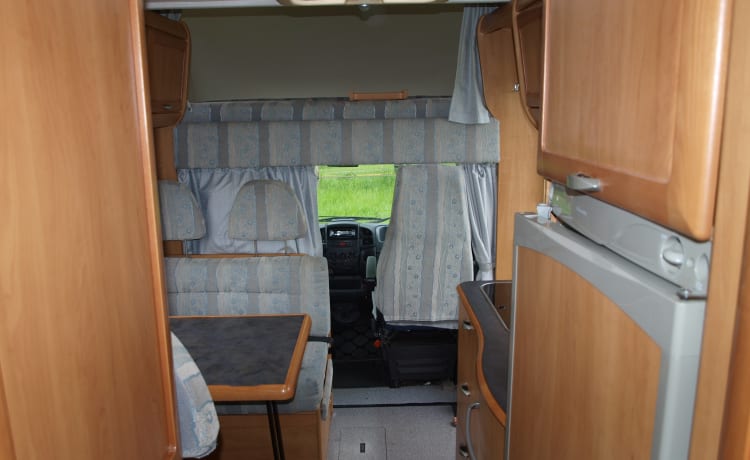 Ruime en gezinsvriendelijk Hymer 644 GT camper