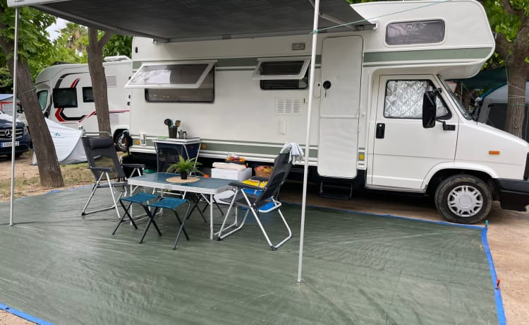 Camping-car classique idéal pour un tour dans la belle Andalousie