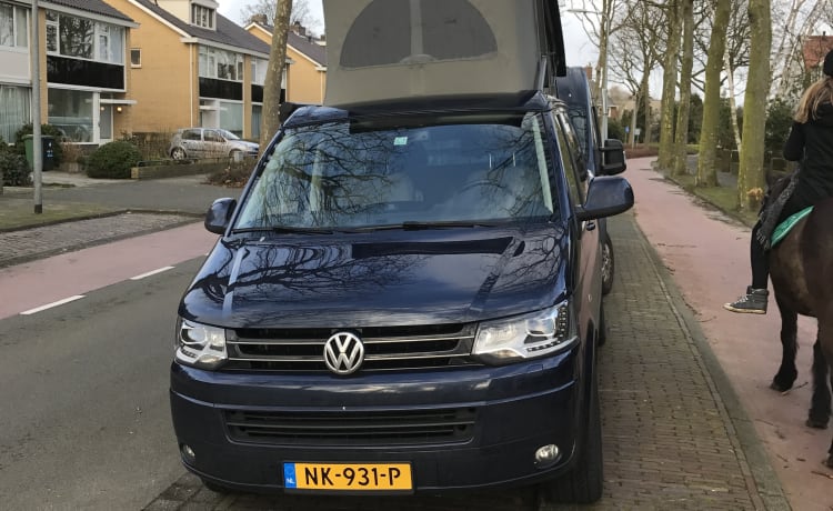 4p Volkswagen bus uit 2013