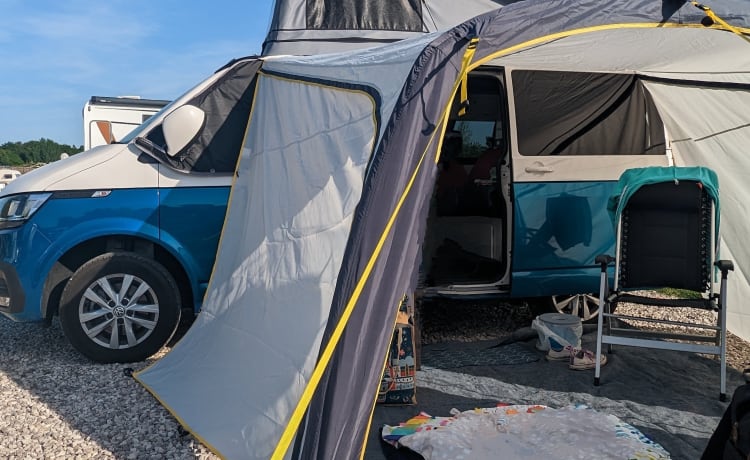 Conduisez 'The Falcon' - Notre camping-car VW T6.1 à 4 couchettes