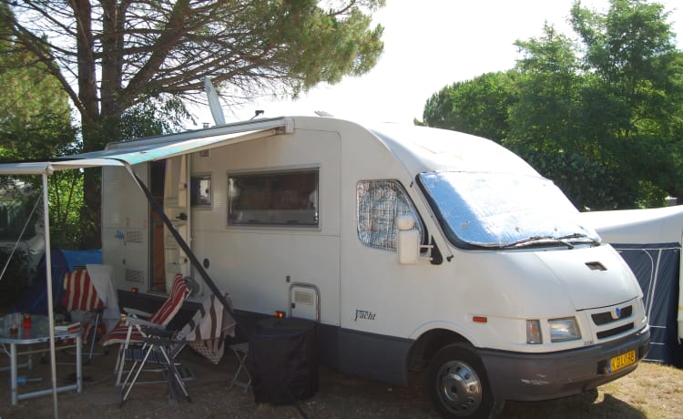 Freedom – Large family motorhome - Mobilvetta Euroyacht 175.