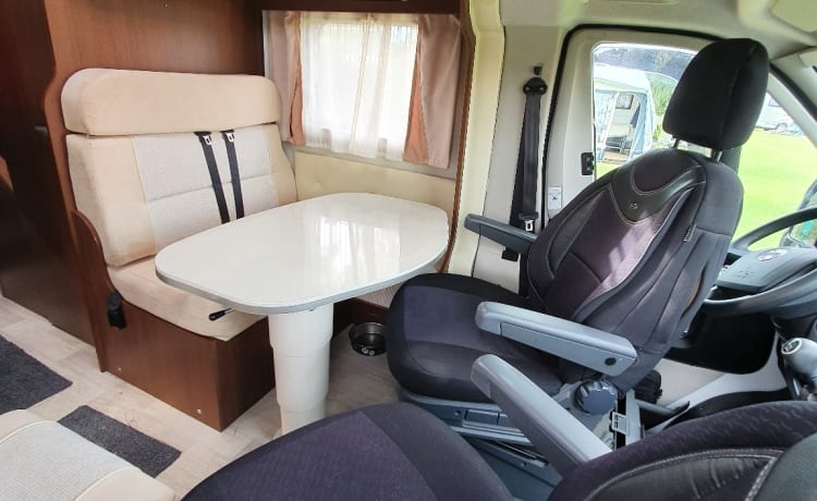 Camper de Luxe – ⭐Luxe en compleet! met enkele lengtebedden ⭐