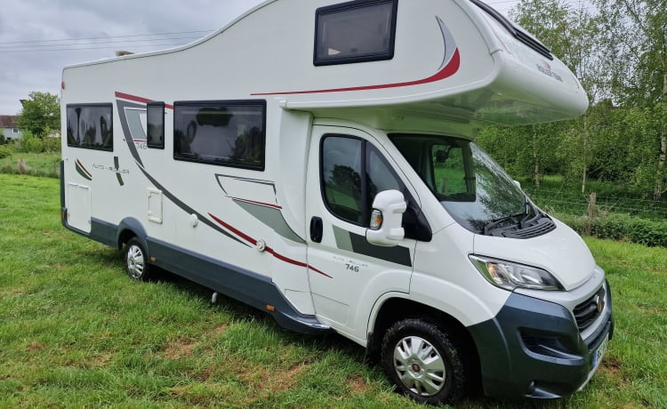 Roly 2 – Roller Team 746 - 6 Berth & 6 Travel seats - Great family vehicle  - Auto