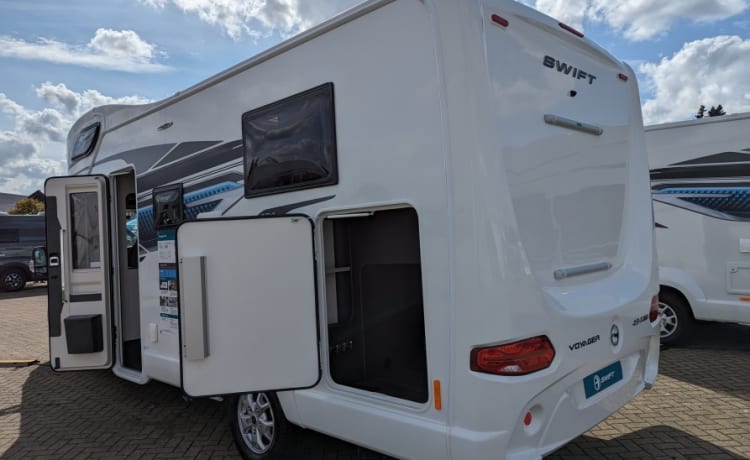 BZT – 2024 Swift Voyager 485 - 5 Berth Rear Fixed Bed