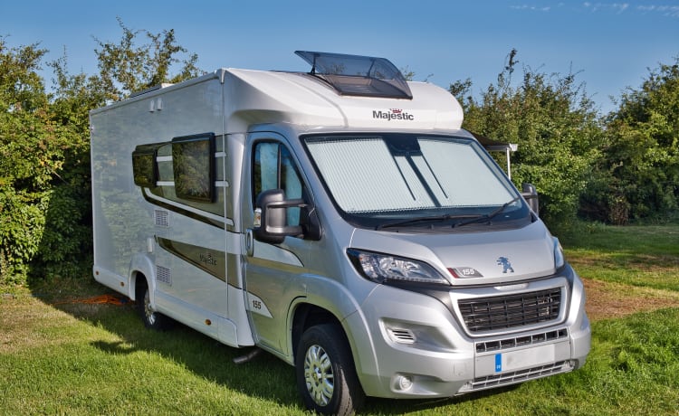 Pearl –  Essex based,4 berth luxury for your Summer/Autumn break.Insurance included