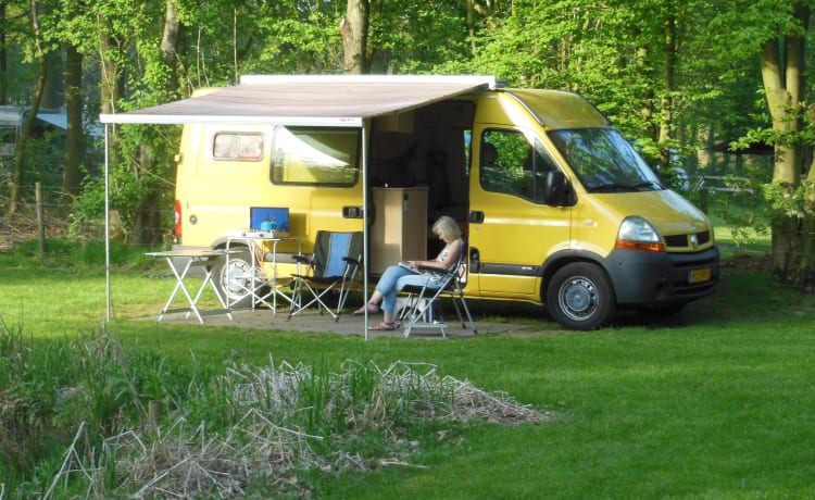 Camping-car confortable pour deux personnes, se conduit comme une voiture de tourisme