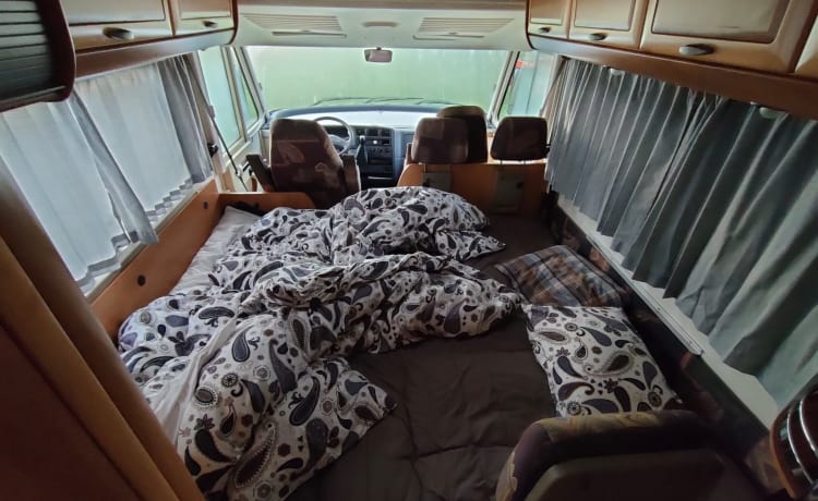 Cozy 5-person Hymer integral camper