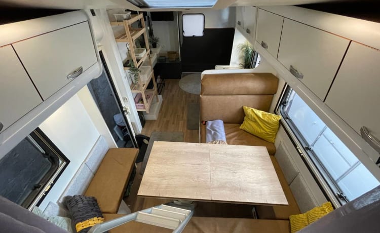 Zelf bouw – Spacious alcove mobile home