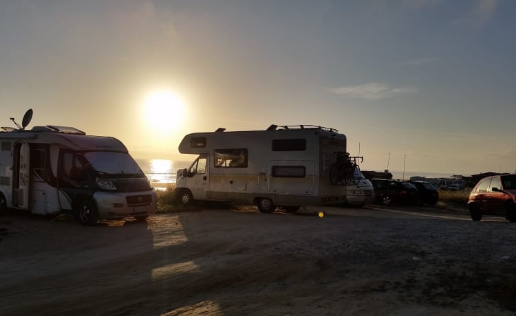 Camping-car familial spacieux et confortable pour 6 personnes 2.8TDI