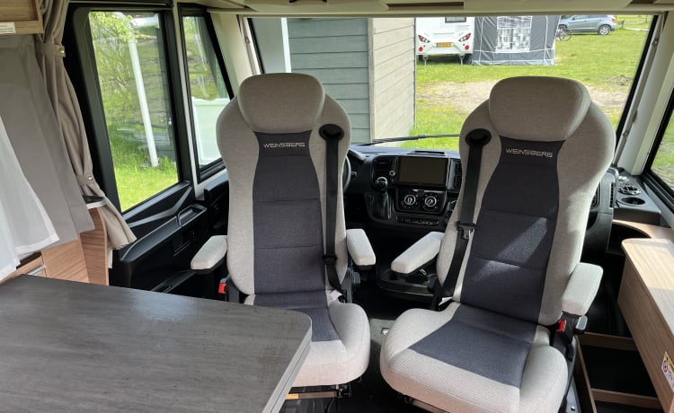 Sehr neuer und luxuriöser 4-Personen-Integralcamper Weinsberg 650 MEG