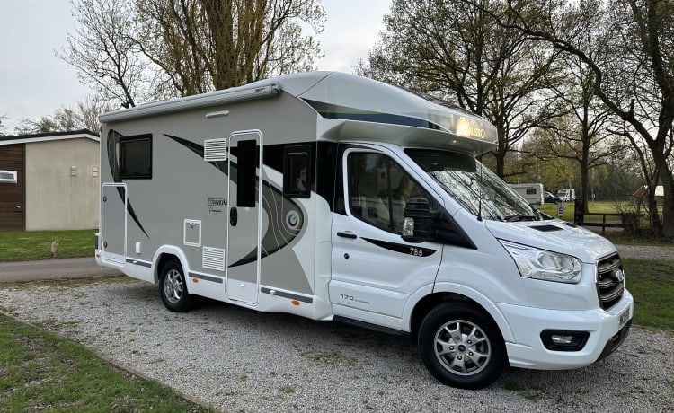 Dolphin  – Camper di lusso a 4 posti letto