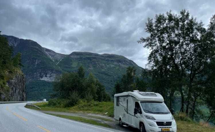 4 posti Hymer semintegrato del 2019