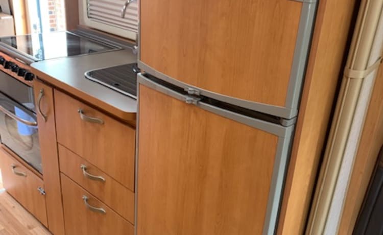 Harlie – 6 berth Euramobil Activa 820 HS 3.0L tag axle 