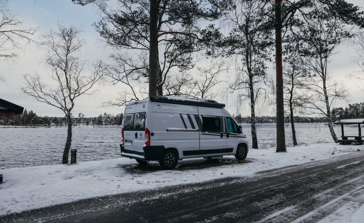 CampChamp – Brand new Campervan from 2024 with Skyloft, air conditioning and much more!