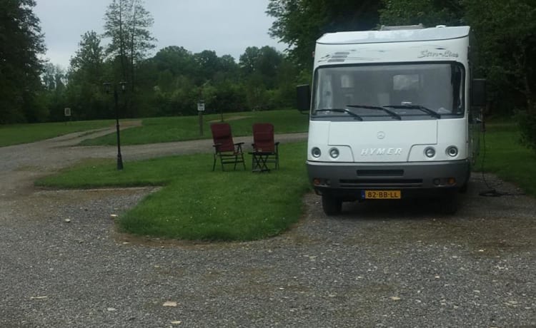 Geräumiger Hymer für 4-5 Personen (sehr geeignet für junge Familien)