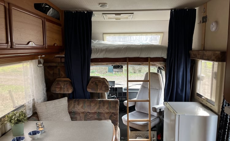 Neva – Atmospheric 4p Pilote Camper from 1993 for fantastic trips