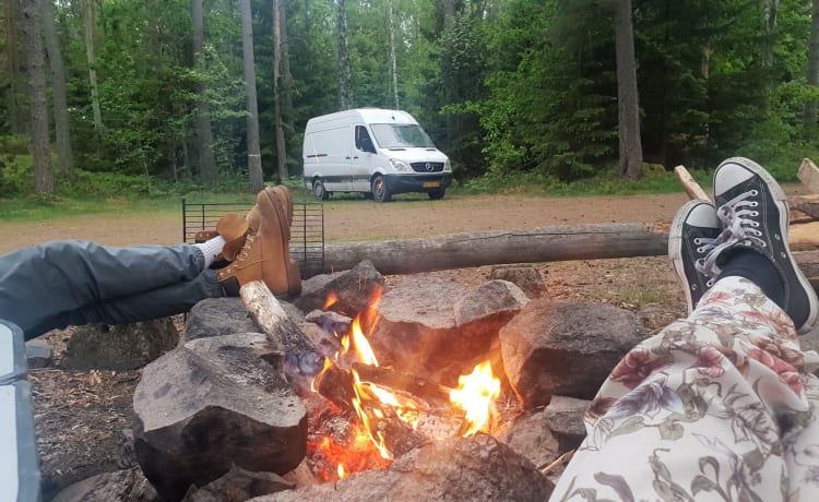 Camping-car Mercedes-Benz atmosphérique pour 2 personnes "My Benz"