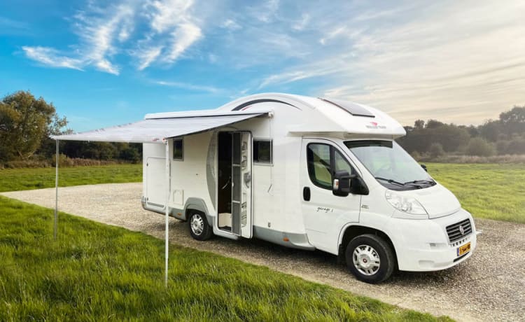 4p Luxe & ruime halfintegraal camper uit 2014