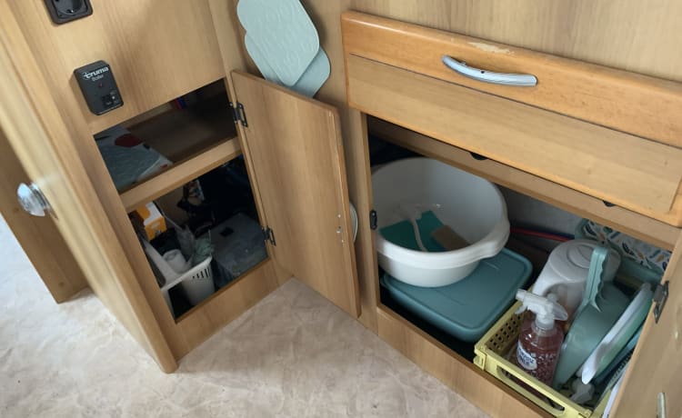 Bari – family camper 7p Rimor alcove from 2001