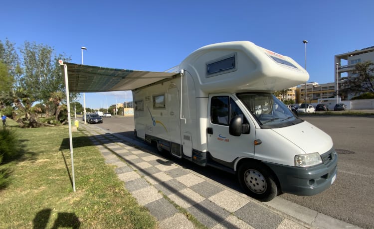 Mizar – Grote camper met 2 tweepersoonsbedden om heel Sardinië te doorkruisen