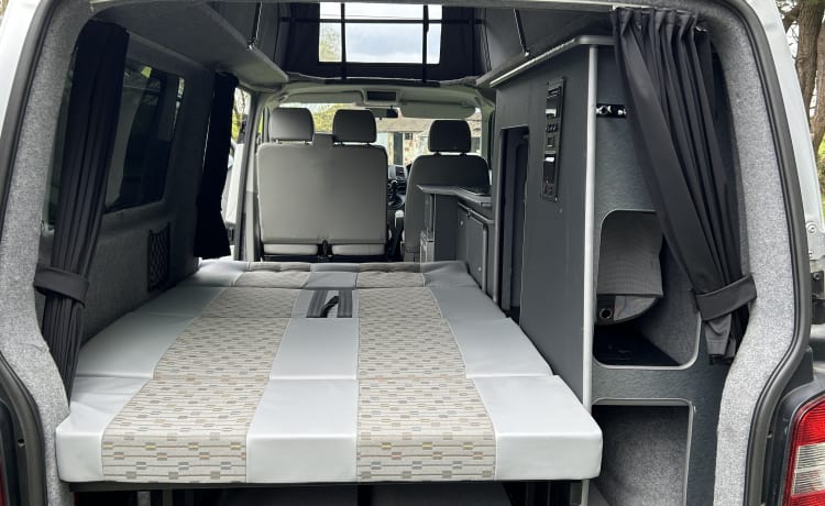 Daphne – 4-persoons Volkswagen campervan uit 2013