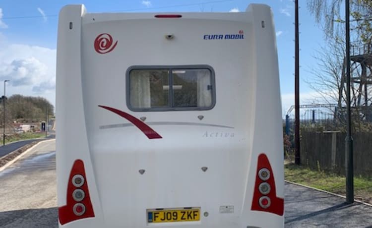 Harlie – 6 berth Euramobil Activa 820 HS 3.0L tag axle 