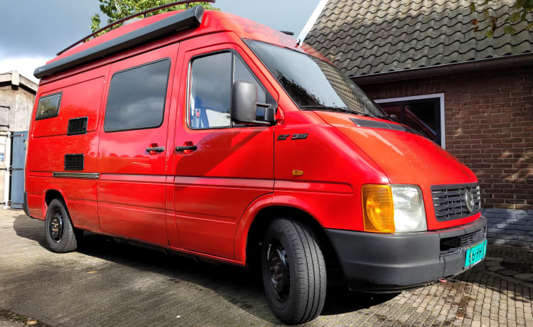 Big Red – 4p Volkswagen bus from 1999