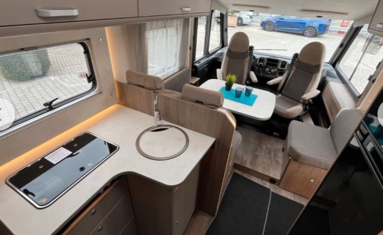 Carado i447 pro 4 persoons camper met automaat spiksplinternieuw 