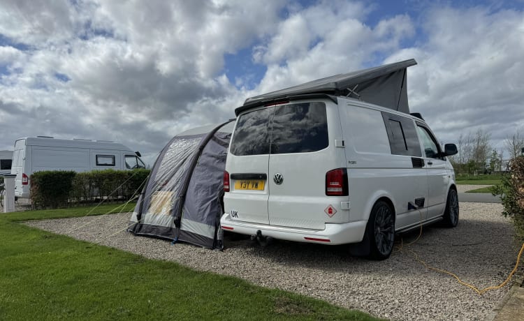 Cooper – Luxury Volkswagen Transporter 4 berth POP TOP with Awning