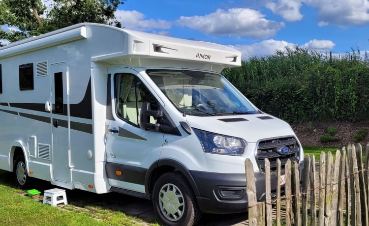 Moby – Luxe 5 pers. camper 2024 - automaat + wifi mogelijkheid