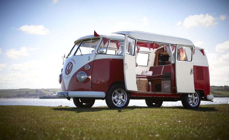 Barbarella – 4-persoons Volkswagen campervan uit 1967