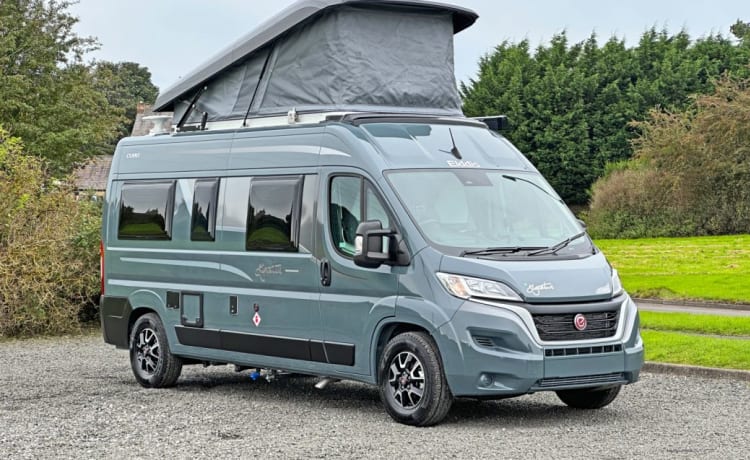 Betty George – Elddis 4-persoons automatische campervan 2024