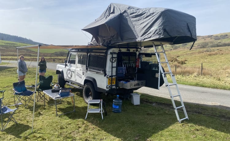 Doris – Land Rover Defender mit 2 Schlafplätzen