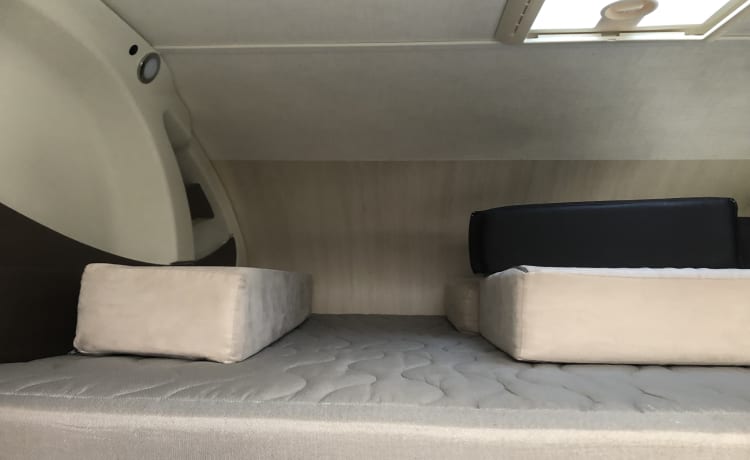 HappyCamper – On holiday with a 6-person Chausson Alcove Camper from 2018?