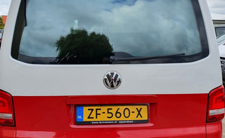 VW T5 California, 4 zitplaatsen en 4 slaapplaatsen. Mooie camper!